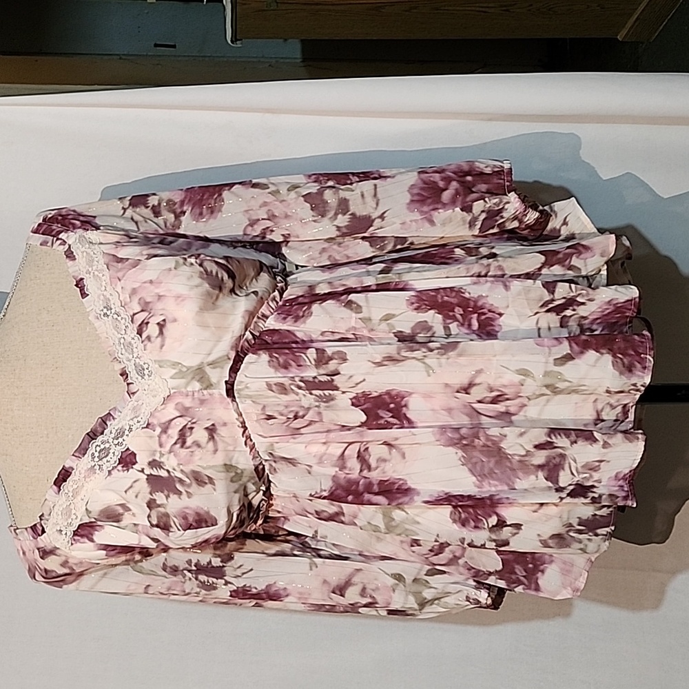 Women's Plus NWT Floral Top Size 1X